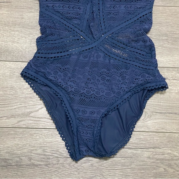 Becca by Rebecca Virture Women's Illusion HIgh Neck Swimsuit Navy Blue Sz M - Picture 5 of 9